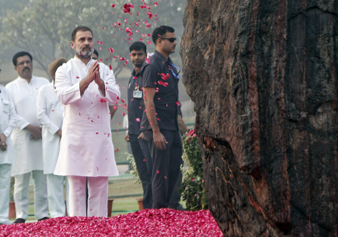 New Delhi: Congress leaders pay tribute to former PM Indira Gandhi on her death anniversary at Shakti Sthal
